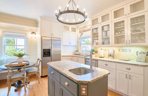 Newberg Casa | The Pearl: Old Portland Style Craftsman Hogar en el corazón de Newberg