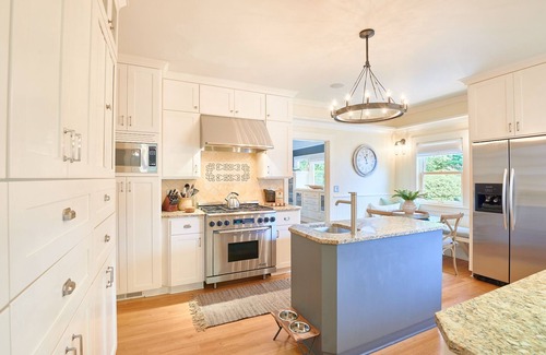 Newberg Casa | The Pearl: Old Portland Style Craftsman Hogar en el corazón de Newberg