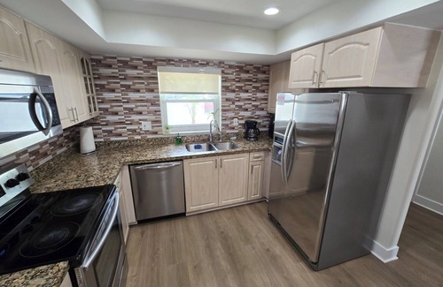 Ludlam Casa | Luxurious & Spacious Townhouse in Prime Location