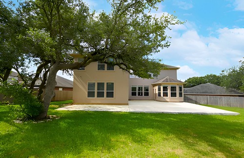 Wetmore Villa | Luxurious & Spacious 5-Bedroom Villa in Vibrant San Antonio