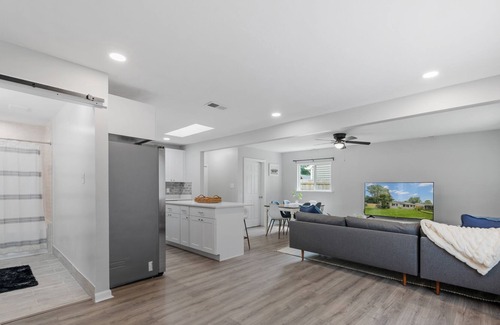 Northwest Casa | Luxurious Stay at Modern Town Center Bungalow