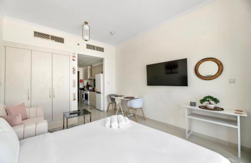 Dubai Apartamento | Luxurious - Studio - Damac Hills - Pool & Gym