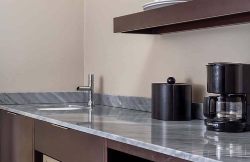 Union Square Condominio | Luxurious Studio Condo in Prime SF Location!