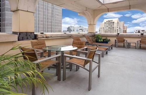 Union Square Condominio | Luxurious Studio Condo in Prime SF Location!