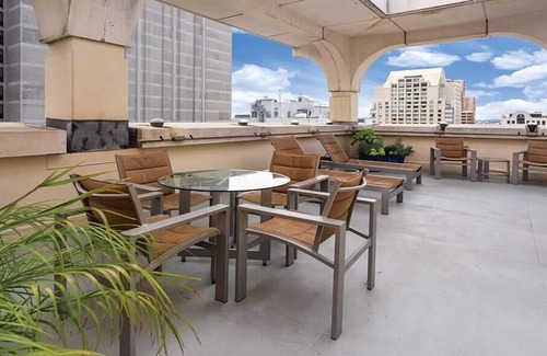 Union Square Condominio | Luxurious Studio Condo in Prime SF Location!