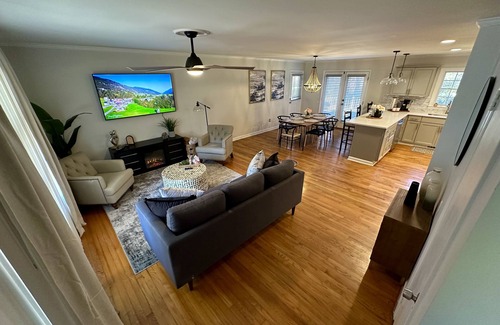 Northeast Raleigh Casa | Luxurious-Stylish Modern Home Close to Downtown Raleigh!
