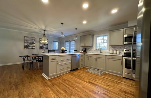 Northeast Raleigh Casa | Luxurious-Stylish Modern Home Close to Downtown Raleigh!