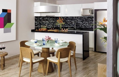 Villa Juarez Apartamento | Luxurious Suite w/ King Bed, Balcony, Kitchen, Private Transfers ALL-INCLUSIVE