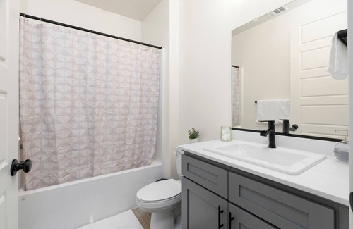 Rosedale Apartamento | Luxurious Suite with AC in charming Bakersfield