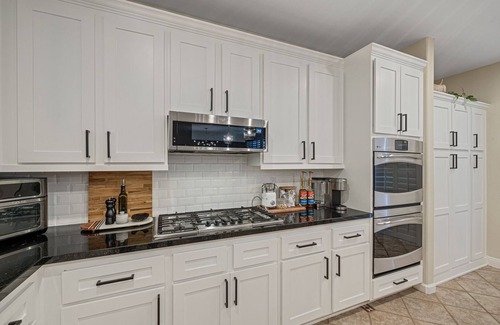 Spring Valley Casa | Luxurious Summerlin S. 6BR/4BA Chef Kitchen, Saltwater Pool/Jacuzzi, w/ Cleaner