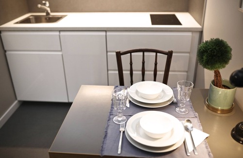 Inner City Budapest Apartamento | Luxurious sunlit suite in a prime location with a private city-view balcony, A/C