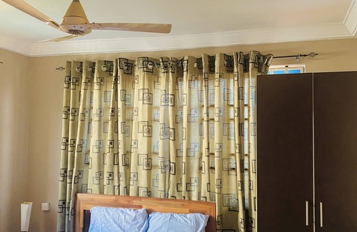 Sekondi-Takoradi Cabina | Luxurious Ten-Bedroom Lodge Apartment