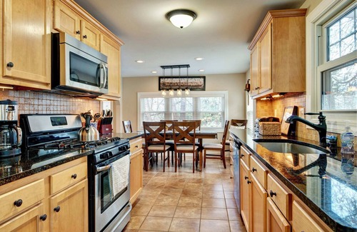 Skaneateles Casa | Luxurious, Three Bedroom, Pet Friendly Home. Walk to Village!