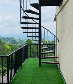 Kandy Villa | Luxurious three bedroom villa with outdoor hot tub