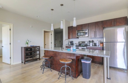 Rolling Mill Hill Condominio | Lujoso piso superior 2 habitaciones y 2 baños Downtown Condo-Corner Unit # 604