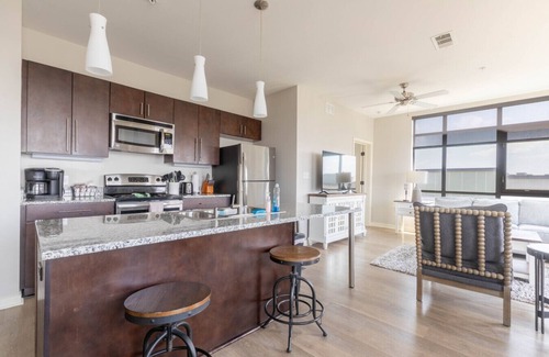 Rolling Mill Hill Condominio | Lujoso piso superior 2 habitaciones y 2 baños Downtown Condo-Corner Unit # 604