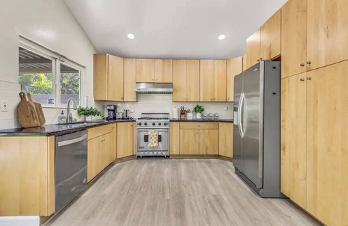 South Redondo Casa | Luxurious Torrance Home with Exceptional Design!