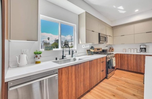 Sherman Oaks Apartamento | Luxurious Townhome
