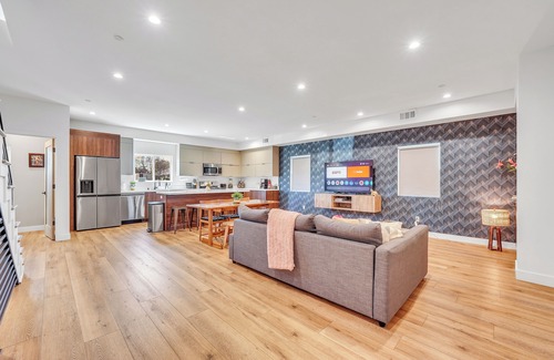 Sherman Oaks Apartamento | Luxurious Townhome