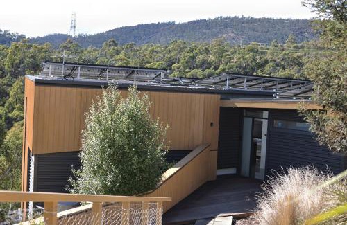 Geilston Bay Casa | Luxurious, Tranquil and Private