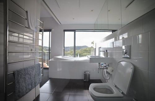Geilston Bay Casa | Luxurious, Tranquil and Private