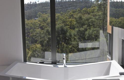 Geilston Bay Casa | Luxurious, Tranquil and Private