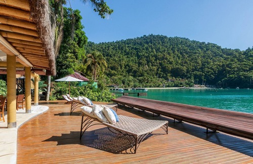 Mambucaba Villa | Lujosa villa tropical rodeada del mar - Ang011
