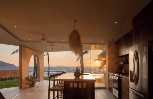 Barra de Potosi Condominio | Luxurious tropical villa facing the beach