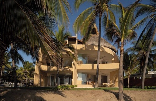 Barra de Potosi Condominio | Luxurious tropical villa facing the beach