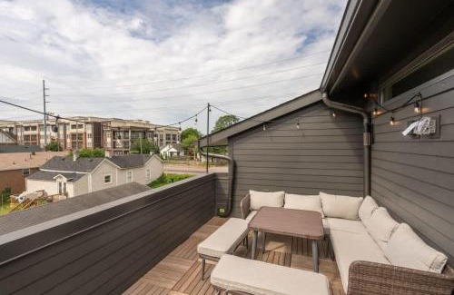 Germantown Casa | Luxurious Twin Homes with Rooftop Decks