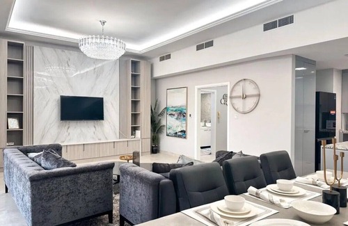 Mirdif Apartamento | Luxurious Two-Bedroom Apartment Near Airport