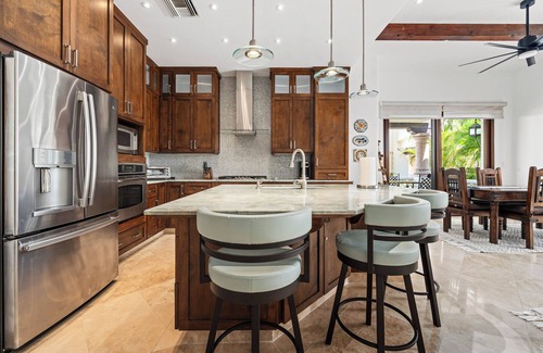 Buzzards Condominio | Luxurious Two-Bedroom Ocean View Retreat
