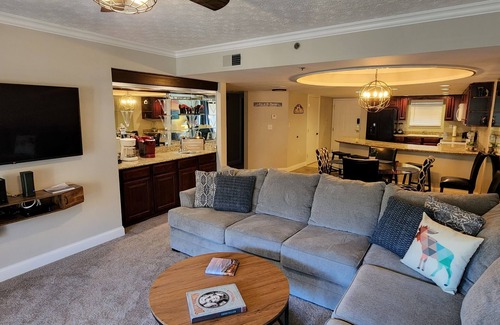 Gatlinburg Condominio | Luxurious, updated condo with spectacular mountain views and close to everything