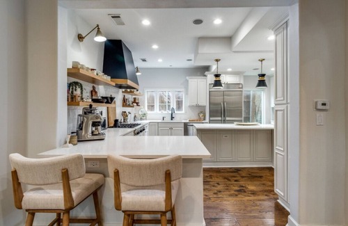 Greenland Hills Casa | Luxurious Updated Tudor Near Greenville Ave : Walk to Restaurants