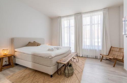 Vogelzang Casa | Luxurious, updated, warm & stunning Home terraces