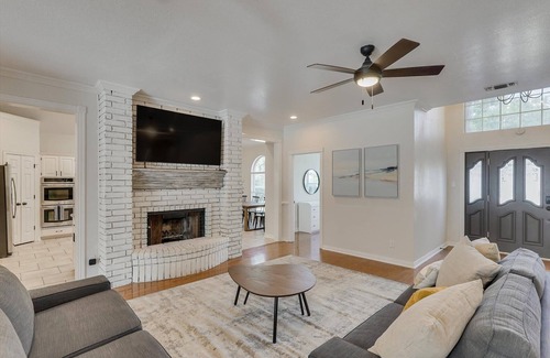 North Richland Hills Casa | Luxurious 5 Bedroom Retreat with Pool!