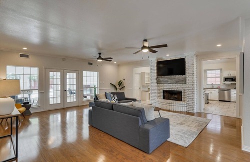 North Richland Hills Casa | Luxurious 5 Bedroom Retreat with Pool!
