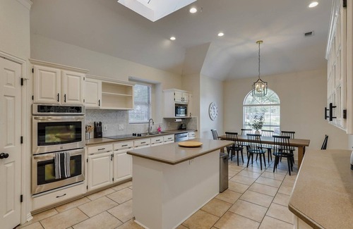 North Richland Hills Casa | Luxurious 5 Bedroom Retreat with Pool!
