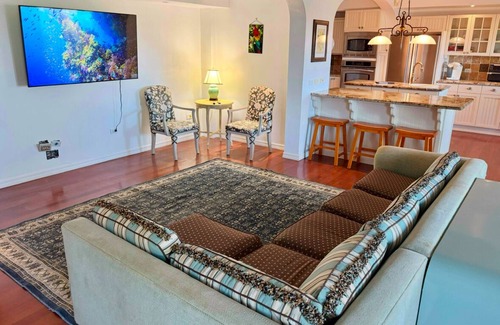 Estate Southgate Casa | Luxurious Villa - Downstairs Level with Patio
