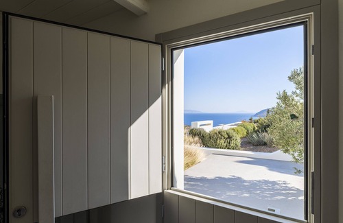 Paros Villa | Luxurious villa in Paros island. Walking to the beach. Close to Naoussa Town.