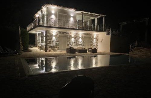 Pylos-Nestoras Villa | Luxurious Villa in Peloponnese with Swimming Pool