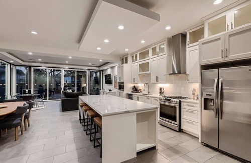 Galindo Casa | Luxurious Villa in the heart of Austin 5 minutes to Downtown and SoCo + Hot Tub