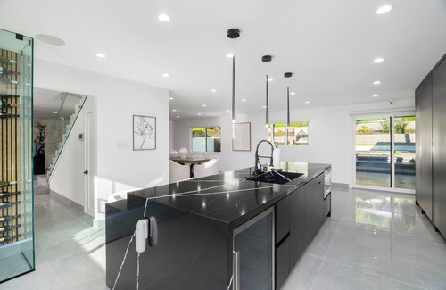Woodland Hills Casa | Luxurious Villa in Woodland Hills