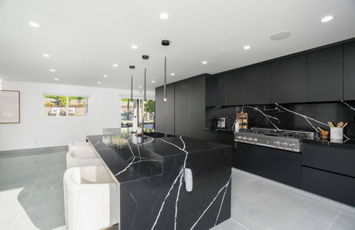 Woodland Hills Casa | Luxurious Villa in Woodland Hills