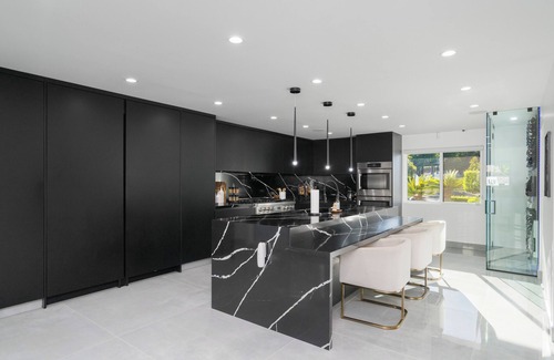Woodland Hills Casa | Luxurious Villa in Woodland Hills