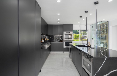 Woodland Hills Casa | Luxurious Villa in Woodland Hills
