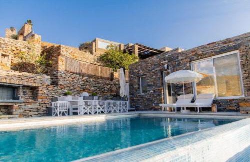 Korissia Villa | Luxurious Villa Lune with a swimming pool and a fantastic sea and sunset view