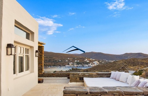 Kea Villa | Lujosa villa cerca de Vourkari, cerca del mar y con impresionantes vistas al mar.