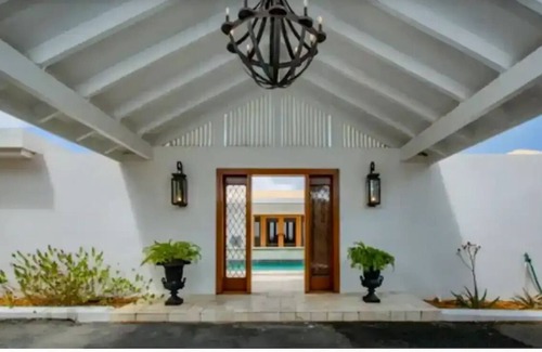 Testman Casa | Luxurious Villa Upstairs Level with Pool