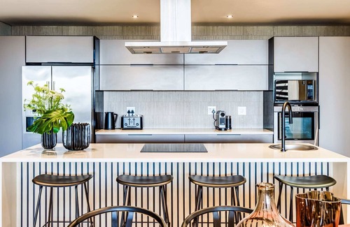 Green Point Villa | Luxurious Villa w Sea & City Views Splendor Views